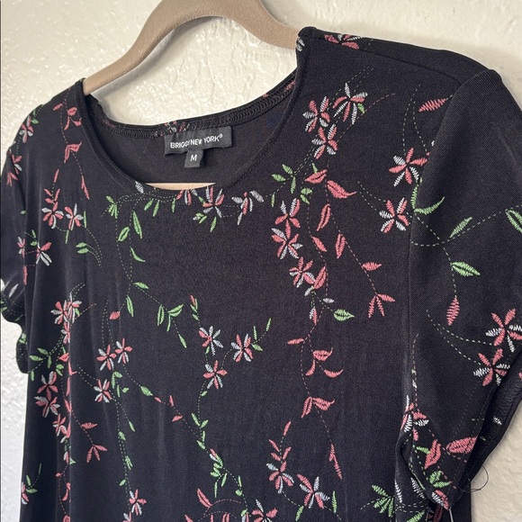 NWT Briggs Crewneck Black Floral Stretch T Shirt Top M - Picture 2 of 6